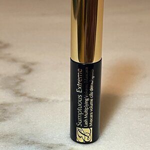 Sumptuous Extreme Lash Multiplying Volume Mascara 01 Extreme Black